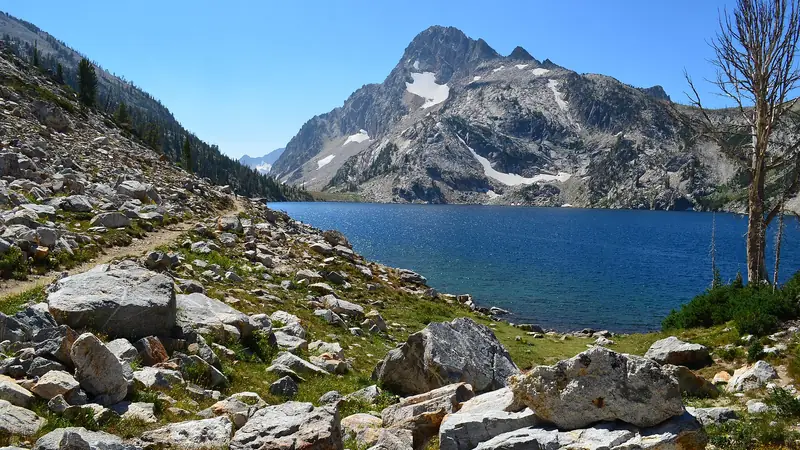 Illustrative photo: Sawtooth Lake below the jagged peak of Mount Regan