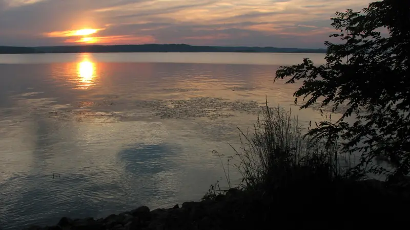 Illustrative photo: Sunset over the water at Land Between the Lakes
